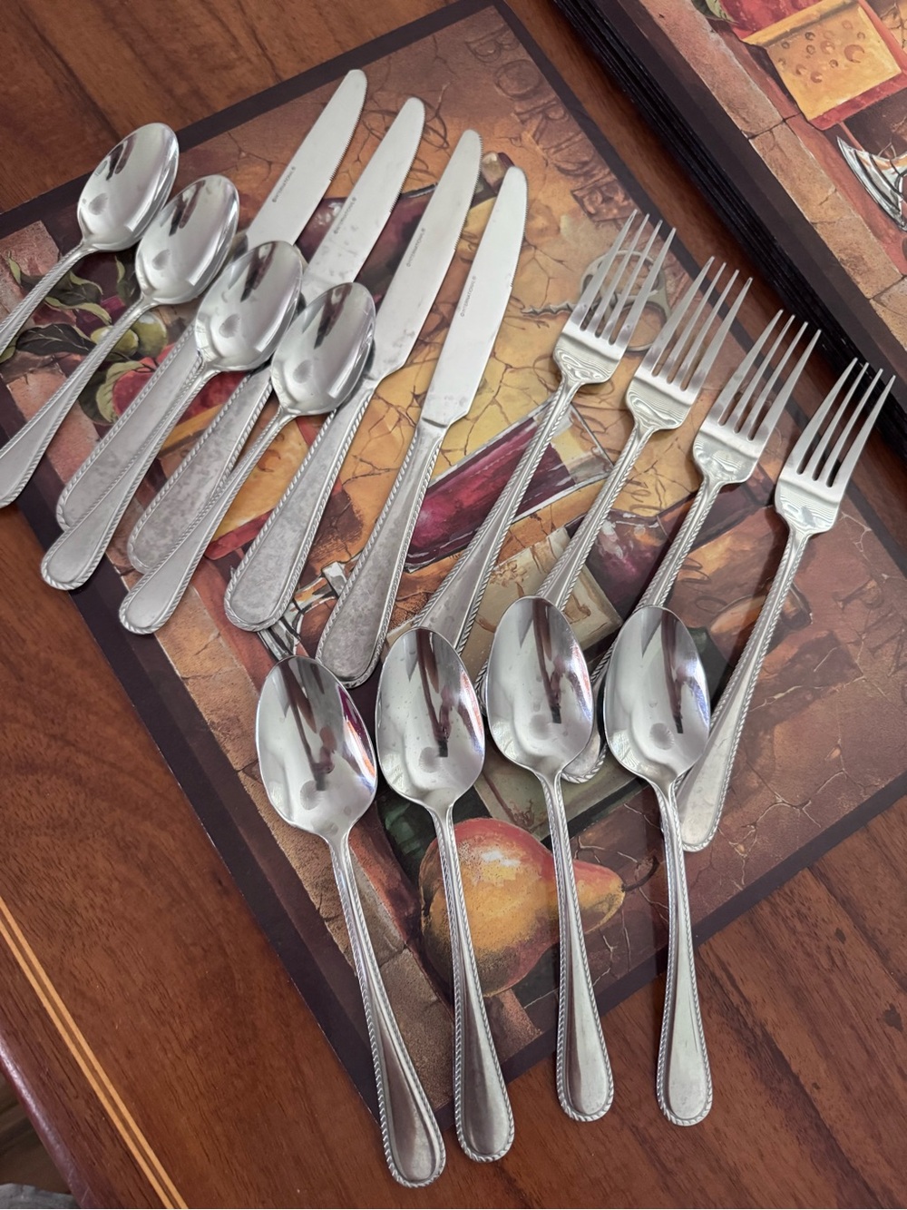 16 piece Beaded-Edge Stainless Flatware Set - Silver Finish